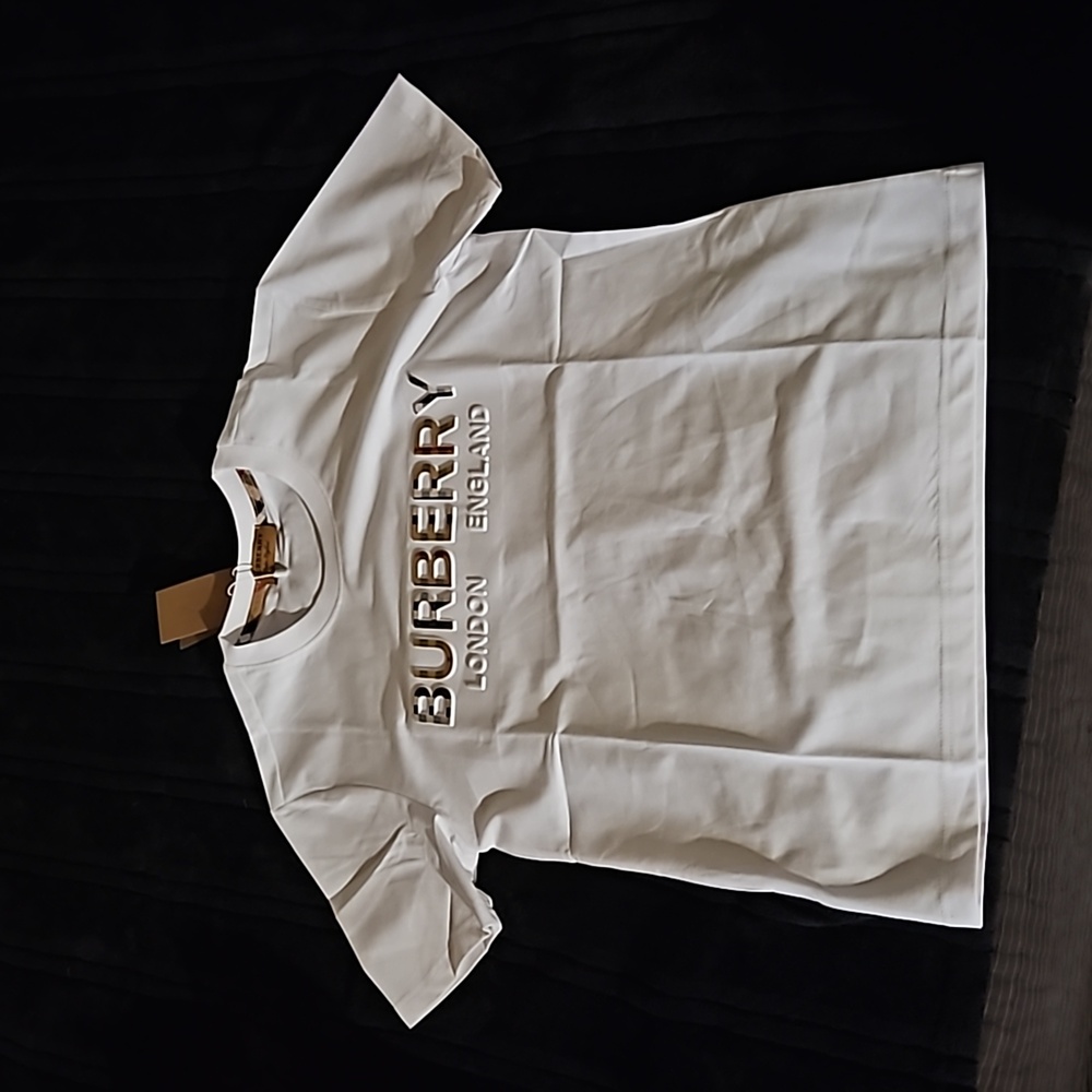 Burberry t shirt